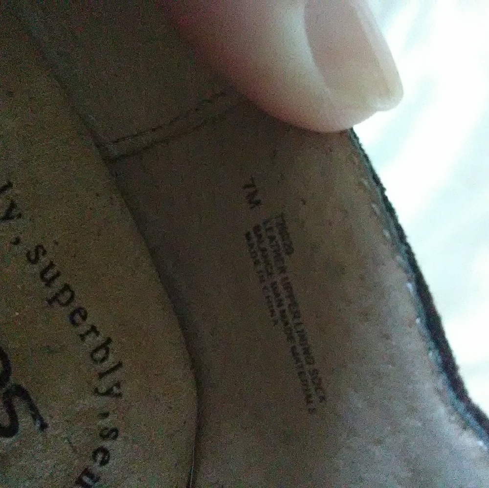 NWOB New without box Softspots suede low heels - Picture 3 of 5